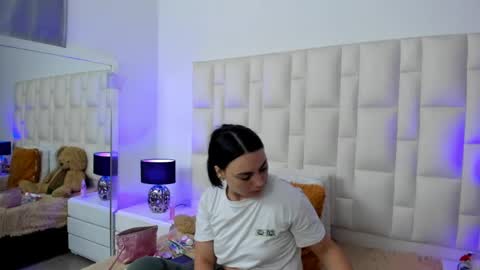 Snapshot of ariana_rouse_ chatting on 04.04.26 ariana online show from 04.04.26