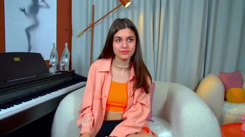 Snapshot of arianaallens chatting on 10.12.25 Ariana online show from 10.12.25