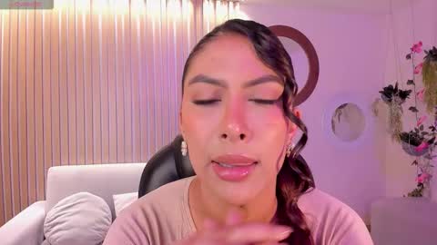 Ariana Dumont online show from 10.11.25