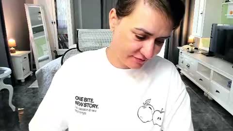 Snapshot of arianasage_ chatting on 07.19.26 Ana online show from 07.19.26