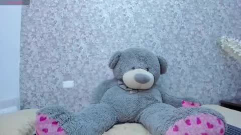 Snapshot of arianha_walker chatting on 10.27.25 arianha_walker online show from 10.27.25