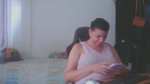 Snapshot of ariannaloovel chatting on 04.22.26 ariannaloovel online show from 04.22.26