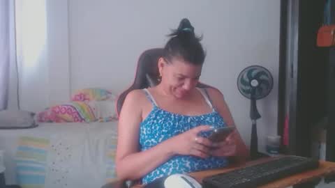 Snapshot of ariannaloovel chatting on 04.25.26 ariannaloovel online show from 04.25.26