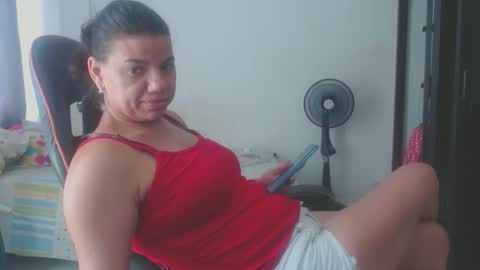 Snapshot of ariannaloovel chatting on 04.29.26 ariannaloovel online show from 04.29.26