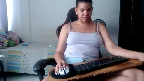 Snapshot of ariannaloovel chatting on 04.30.26 ariannaloovel online show from 04.30.26