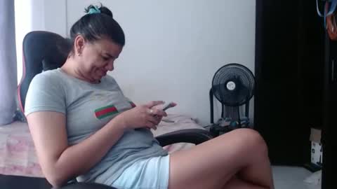 Snapshot of ariannaloovel chatting on 05.13.26 ariannaloovel online show from 05.13.26