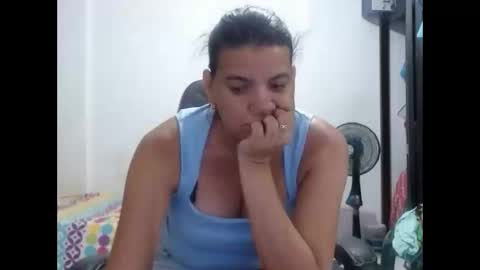 Snapshot of ariannaloovel chatting on 05.27.26 ariannaloovel online show from 05.27.26