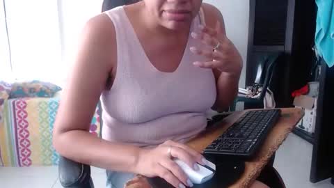Snapshot of ariannaloovel chatting on 05.28.26 ariannaloovel online show from 05.28.26