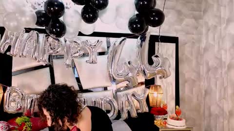 ariannarussell1 online show from 11.17.25