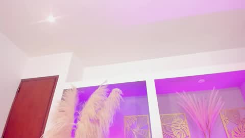 ariarusso_ online show from 12.17.25