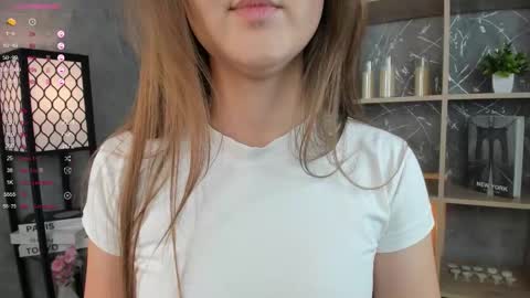 Snapshot of arieceruantes chatting on 11.28.25 Eva online show from 11.28.25