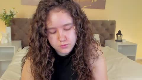Snapshot of ariella_sol chatting on 06.18.26 Ariella GTM3 Tue Wed Thu Fri Sat 0400 am-1030pm online show from 06.18.26