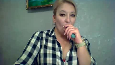 Snapshot of arielxloveresss chatting on 11.08.25 ArielXLoveresss online show from 11.08.25