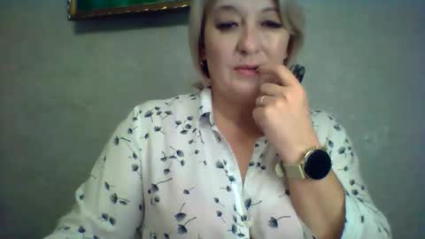 Snapshot of arielxloveresss chatting on 11.10.25 ArielXLoveresss online show from 11.10.25