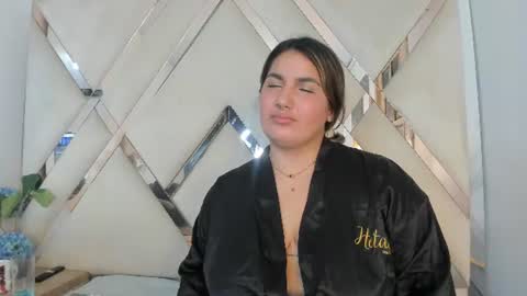 Snapshot of ariht chatting on 07.14.26 ariht online show from 07.14.26