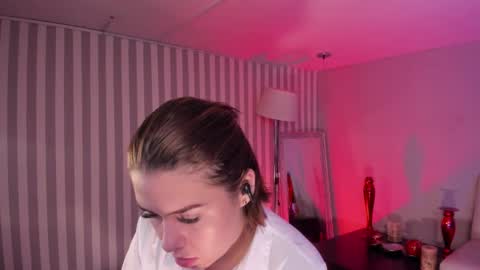 Snapshot of ariianabaker chatting on 01.13.25 Arianna online show from 01.13.25