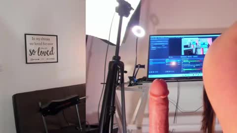 Snapshot of ariianabaker chatting on 02.20.25 Arianna online show from 02.20.25