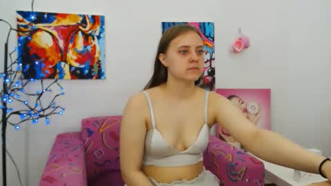 Snapshot of arinabelle chatting on 05.19.26 arinabelle online show from 05.19.26