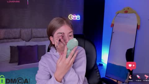 Snapshot of arinextdoor chatting on 01.16.26 Ari online show from 01.16.26