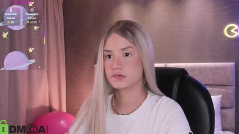 Snapshot of arinextdoor chatting on 02.06.26 Ari online show from 02.06.26