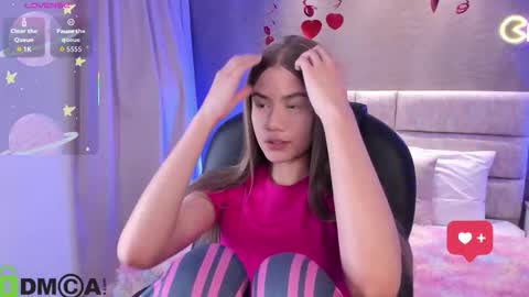 Snapshot of arinextdoor chatting on 02.19.26 Ari online show from 02.19.26