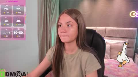 Snapshot of arinextdoor chatting on 02.22.26 Ari online show from 02.22.26