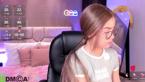 Snapshot of arinextdoor chatting on 02.26.26 Ari online show from 02.26.26