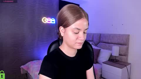 Snapshot of arinextdoor chatting on 02.28.26 Ari online show from 02.28.26