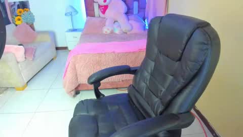 Snapshot of arisha_katy1 chatting on 10.02.25 arisha_katy1 online show from 10.02.25