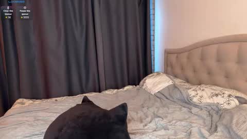 Mia  Arlen online show from 10.22.25