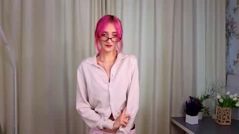 Snapshot of arlettebrougham chatting on 10.22.25 Kate online show from 10.22.25