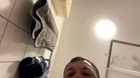 Snapshot of armyskater32 chatting on 09.08.25 armyskater32 online show from 09.08.25