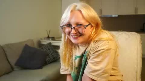 Snapshot of arnitahollingshead chatting on 06.21.26 you can call me Lana online show from 06.21.26