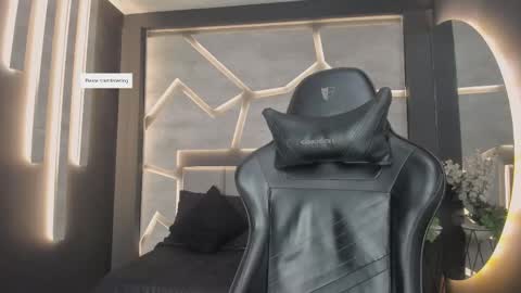 Arohom Lester online show from 11.04.25