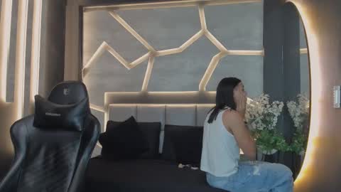 Arohom Lester online show from 11.15.25