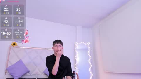 Snapshot of aron_tay chatting on 12.05.24  your aron  online show from 12.05.24