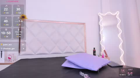 Snapshot of aron_tay chatting on 12.16.24  your aron  online show from 12.16.24