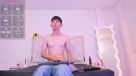 Snapshot of aron_tay chatting on 12.22.24  your aron  online show from 12.22.24