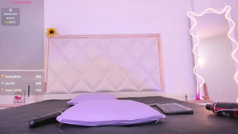 Snapshot of aron_tay chatting on 12.24.24  your aron  online show from 12.24.24