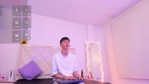 Snapshot of aron_tay chatting on 12.28.24  your aron  online show from 12.28.24