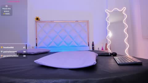 Snapshot of aron_tay chatting on 01.10.25  your aron  online show from 01.10.25