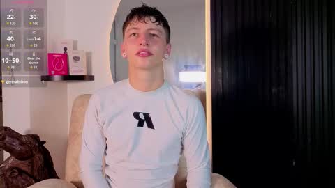 Snapshot of aron_tay chatting on 10.30.25  your aron  online show from 10.30.25