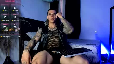 Snapshot of arondark chatting on 03.08.26 DarkMaster online show from 03.08.26