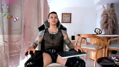 Snapshot of arondark chatting on 04.04.26 DarkMaster online show from 04.04.26