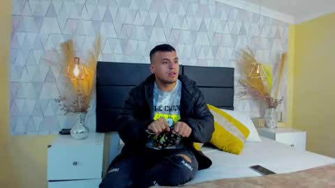 AronOlsen online show from 03.08.26