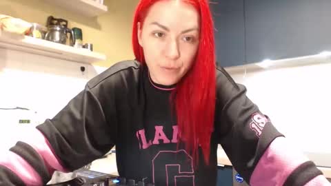 arri_ella online show from 12.05.25