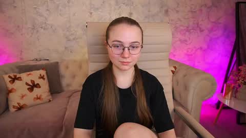 Snapshot of arrinawair chatting on 04.21.26 arrinawair online show from 04.21.26