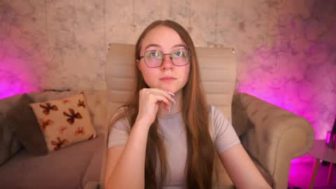 Snapshot of arrinawair chatting on 05.19.26 arrinawair online show from 05.19.26
