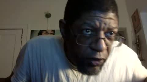 Snapshot of arteblazze chatting on 02.01.25 Arteblazze not daddy boy bitch or nigga online show from 02.01.25