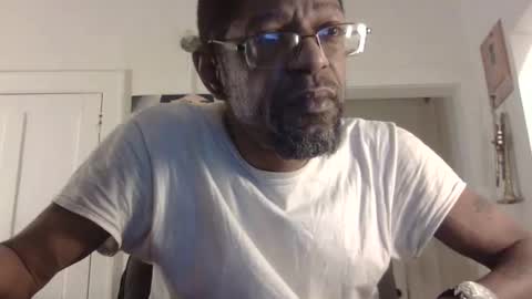 Snapshot of arteblazze chatting on 02.09.25 Arteblazze not daddy boy bitch or nigga online show from 02.09.25
